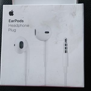 NIB"Apple" earpods headphone plug